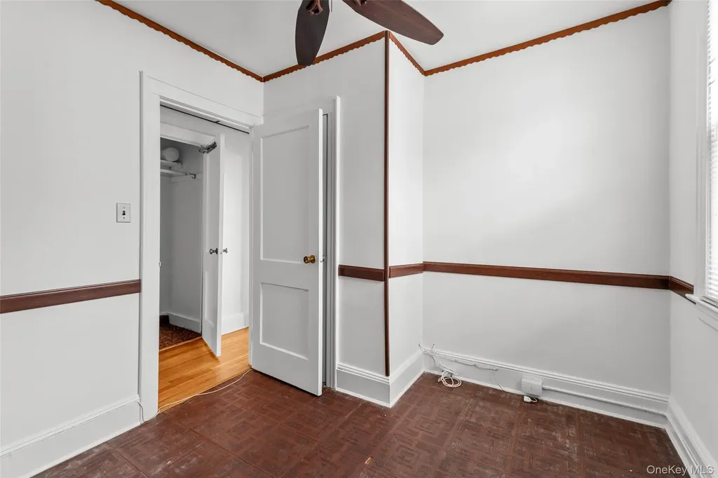 6924 67th Place Glendale NY 11385