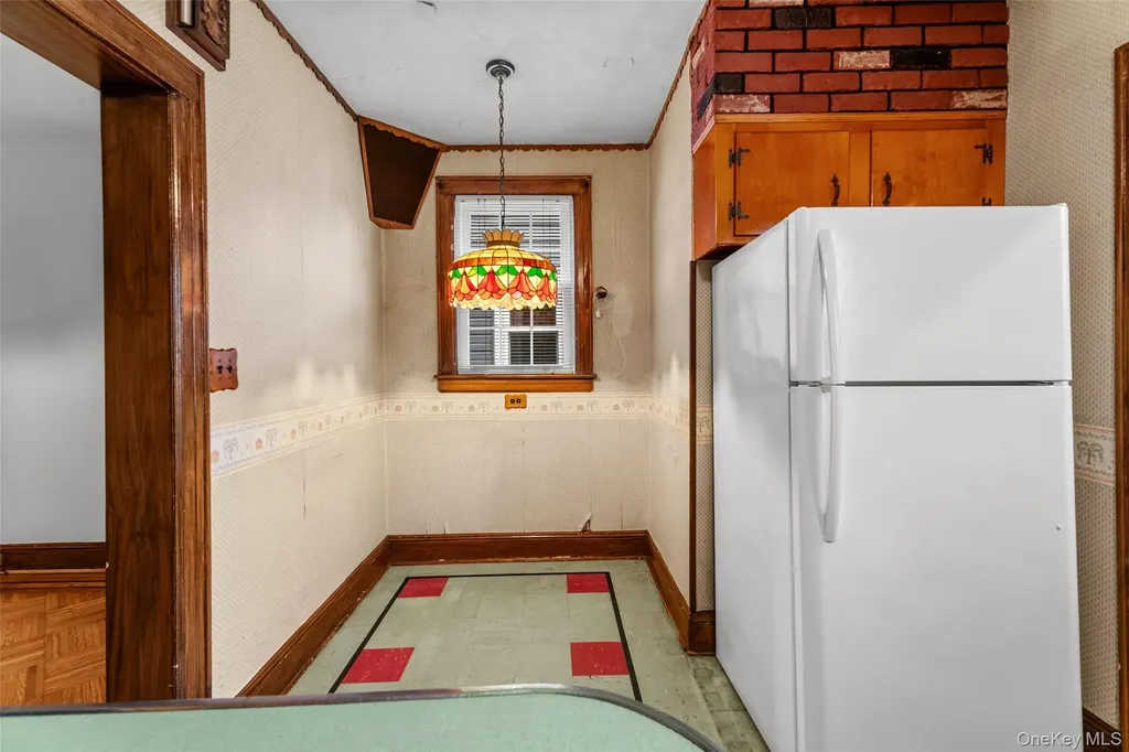 6924 67th Place Glendale NY 11385
