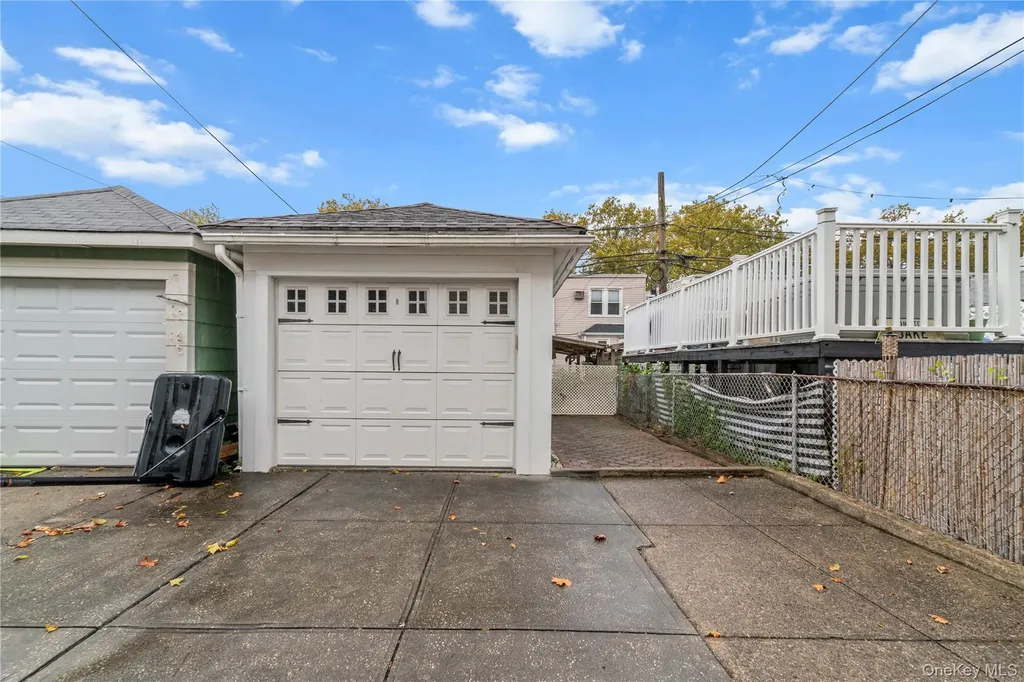 6924 67th Place Glendale NY 11385