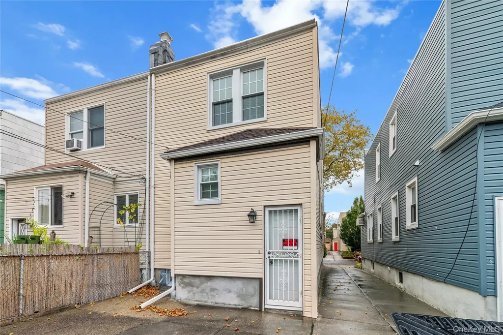 6924 67th Place Glendale NY 11385