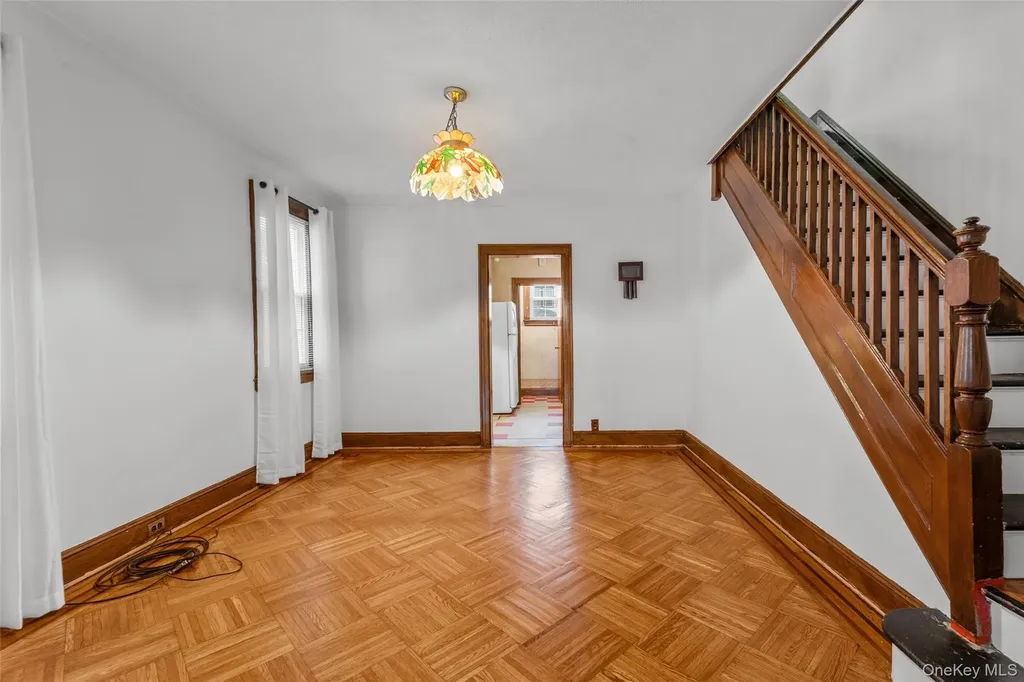 6924 67th Place Glendale NY 11385
