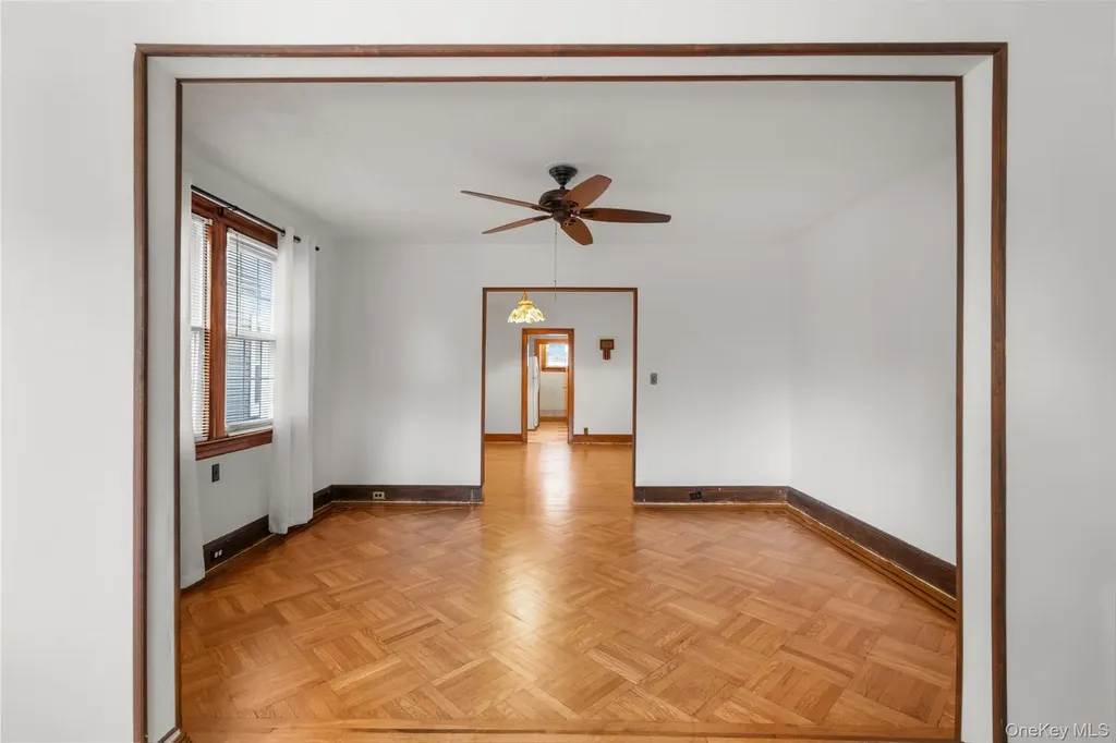 6924 67th Place Glendale NY 11385