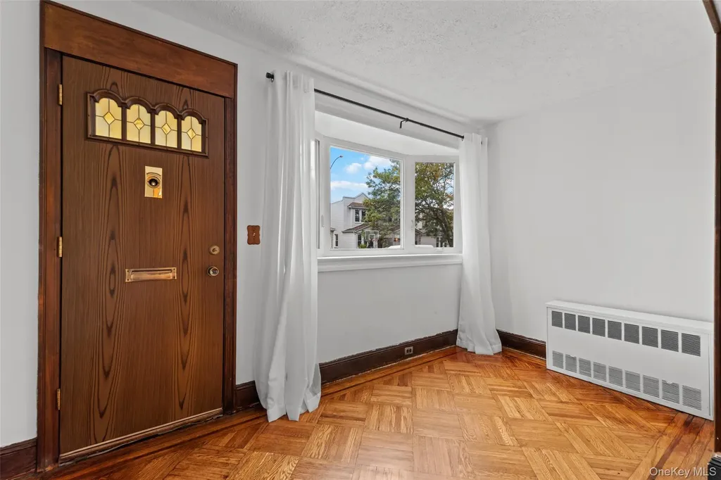 6924 67th Place Glendale NY 11385