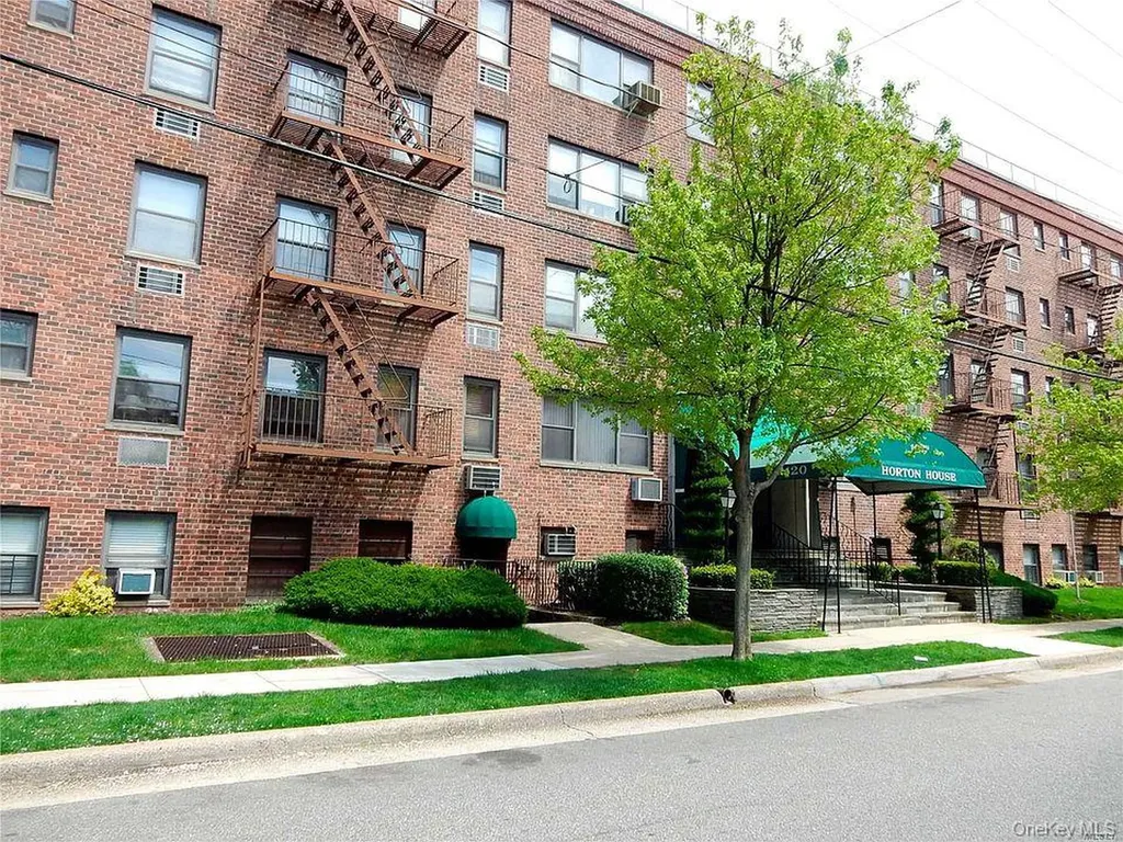 120 Horton Highway Mineola NY 11501