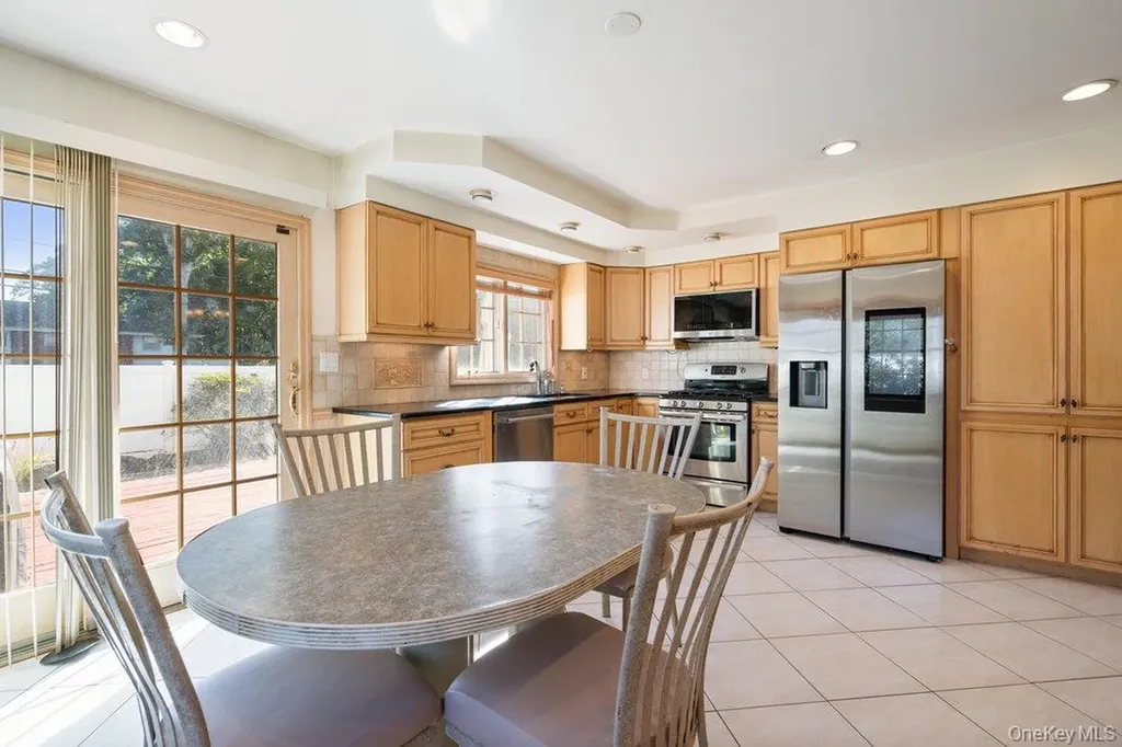 21 Larry Road Selden NY 11784