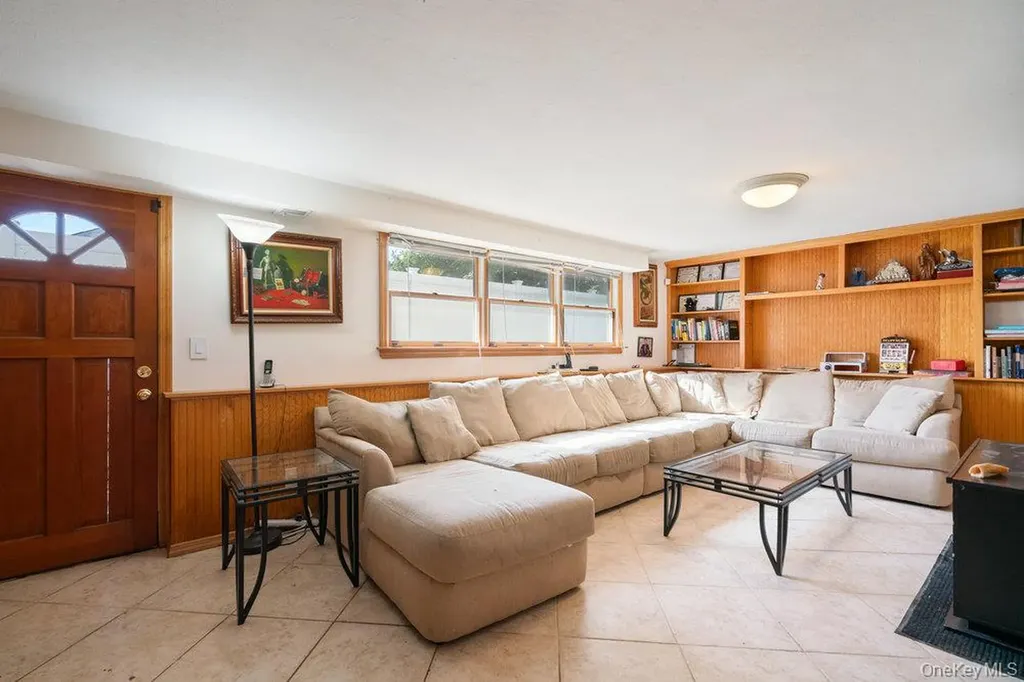 21 Larry Road Selden NY 11784