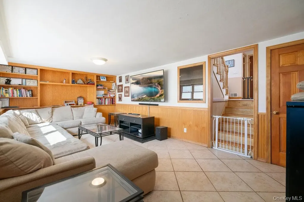 21 Larry Road Selden NY 11784