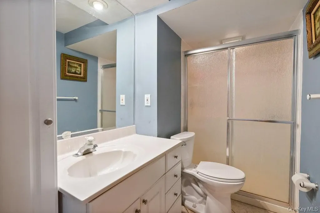21 Larry Road Selden NY 11784