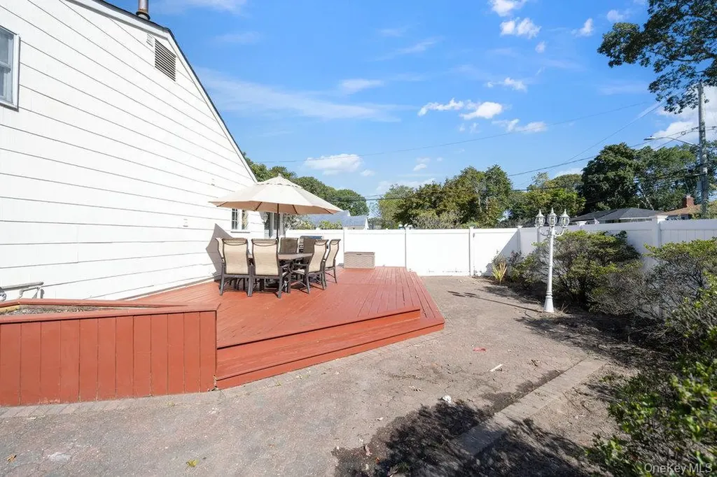 21 Larry Road Selden NY 11784