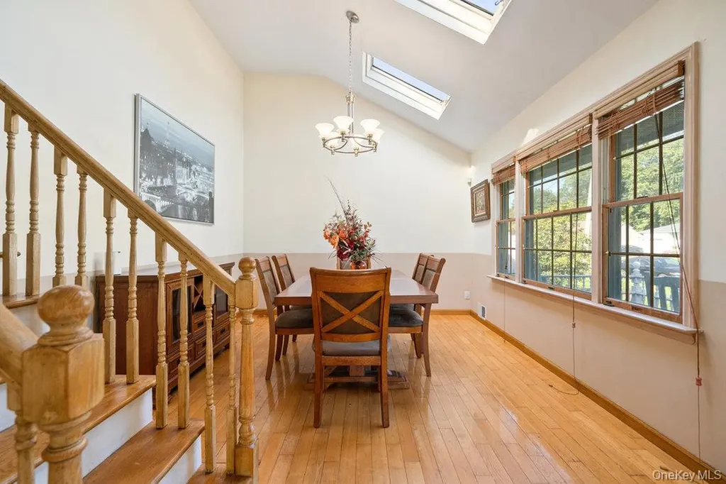 21 Larry Road Selden NY 11784