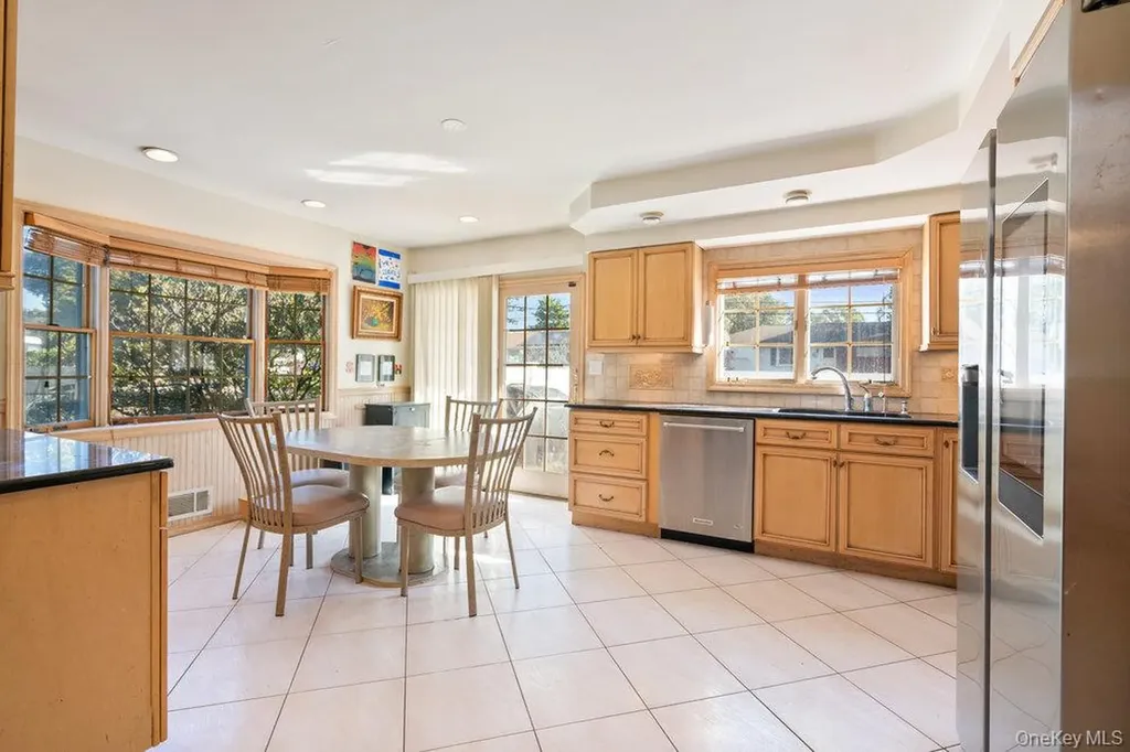 21 Larry Road Selden NY 11784