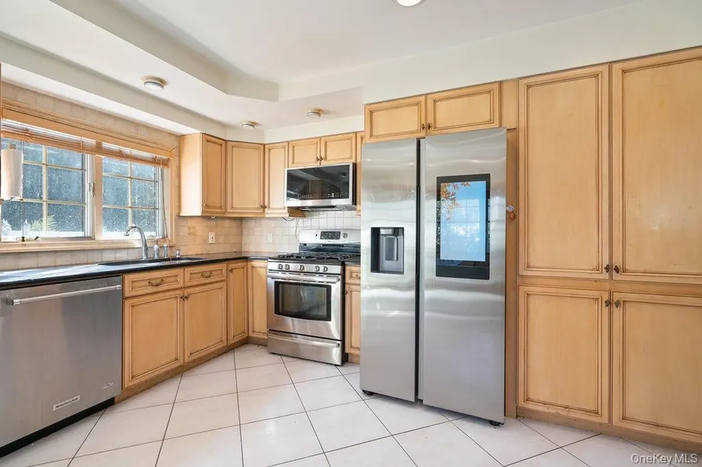 21 Larry Road Selden NY 11784
