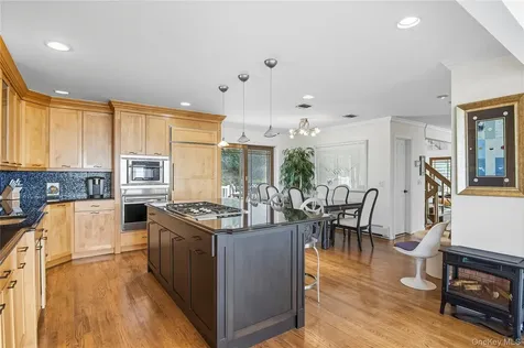 27 Mohring Bay Court Bayville NY 11709