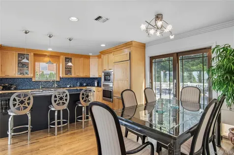 27 Mohring Bay Court Bayville NY 11709