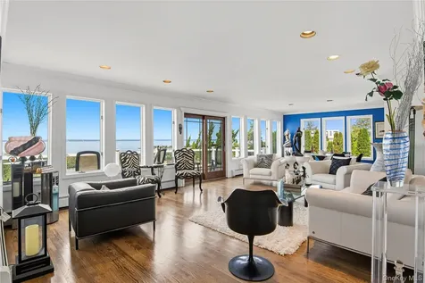 27 Mohring Bay Court Bayville NY 11709