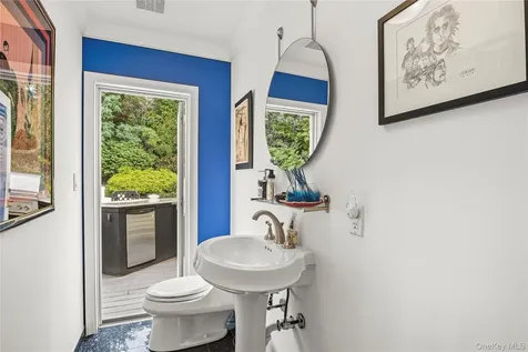 27 Mohring Bay Court Bayville NY 11709