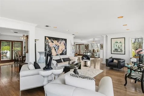 27 Mohring Bay Court Bayville NY 11709