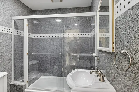 27 Mohring Bay Court Bayville NY 11709