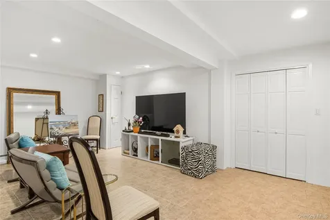 27 Mohring Bay Court Bayville NY 11709