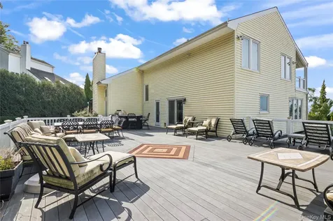 27 Mohring Bay Court Bayville NY 11709