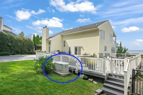 27 Mohring Bay Court Bayville NY 11709