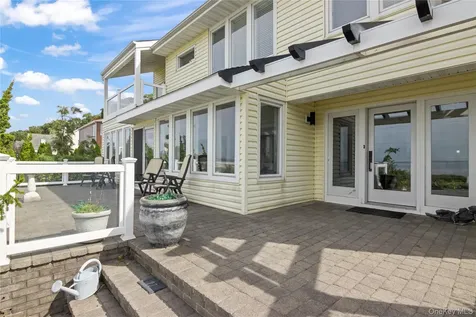 27 Mohring Bay Court Bayville NY 11709
