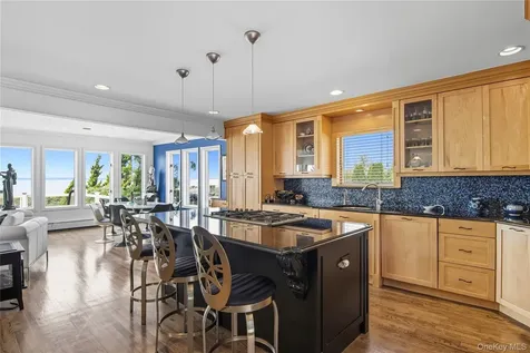 27 Mohring Bay Court Bayville NY 11709