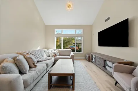 21 Doral Lane Bay Shore NY 11706