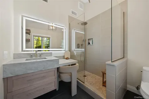 21 Doral Lane Bay Shore NY 11706