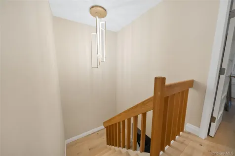 21 Doral Lane Bay Shore NY 11706