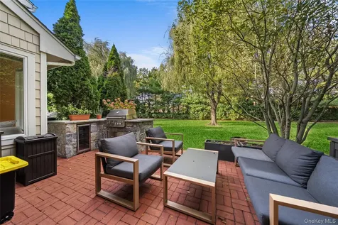 21 Doral Lane Bay Shore NY 11706