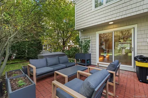 21 Doral Lane Bay Shore NY 11706