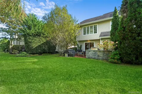 21 Doral Lane Bay Shore NY 11706