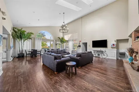 21 Doral Lane Bay Shore NY 11706