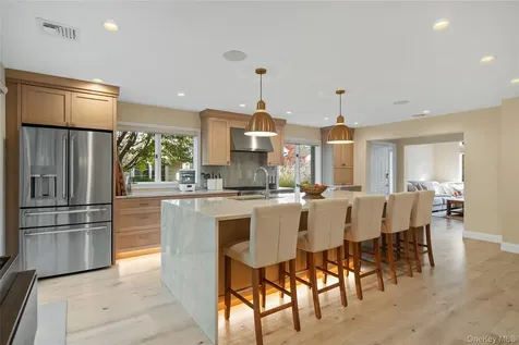 21 Doral Lane Bay Shore NY 11706