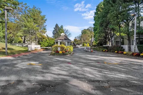 21 Doral Lane Bay Shore NY 11706