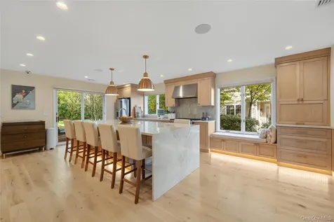 21 Doral Lane Bay Shore NY 11706