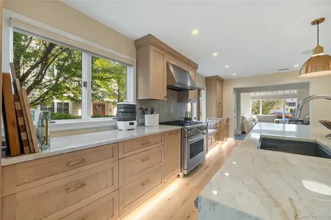 21 Doral Lane Bay Shore NY 11706