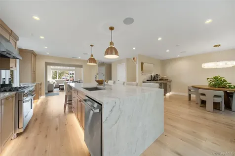 21 Doral Lane Bay Shore NY 11706