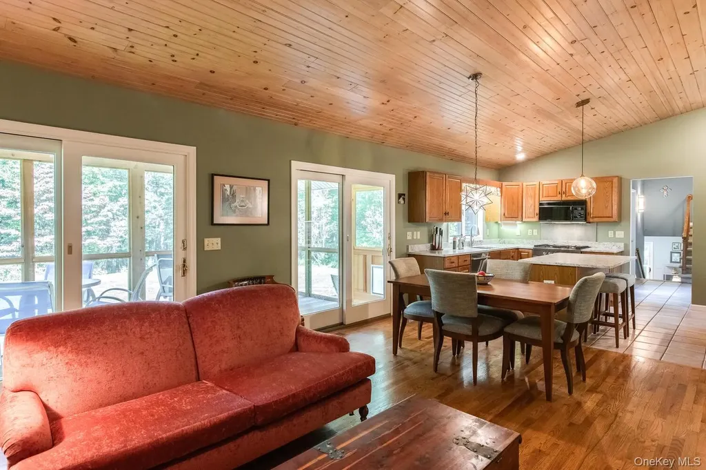 10 Glen View Drive Red Hook NY 12571