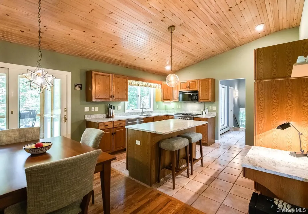 10 Glen View Drive Red Hook NY 12571