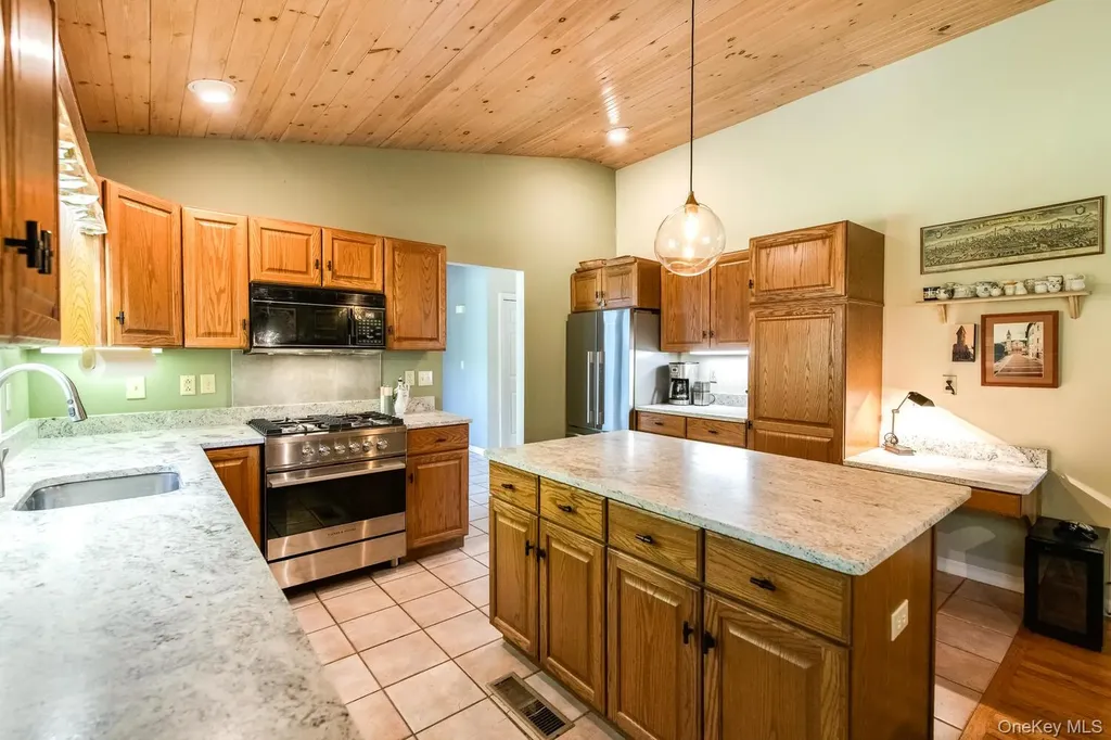 10 Glen View Drive Red Hook NY 12571