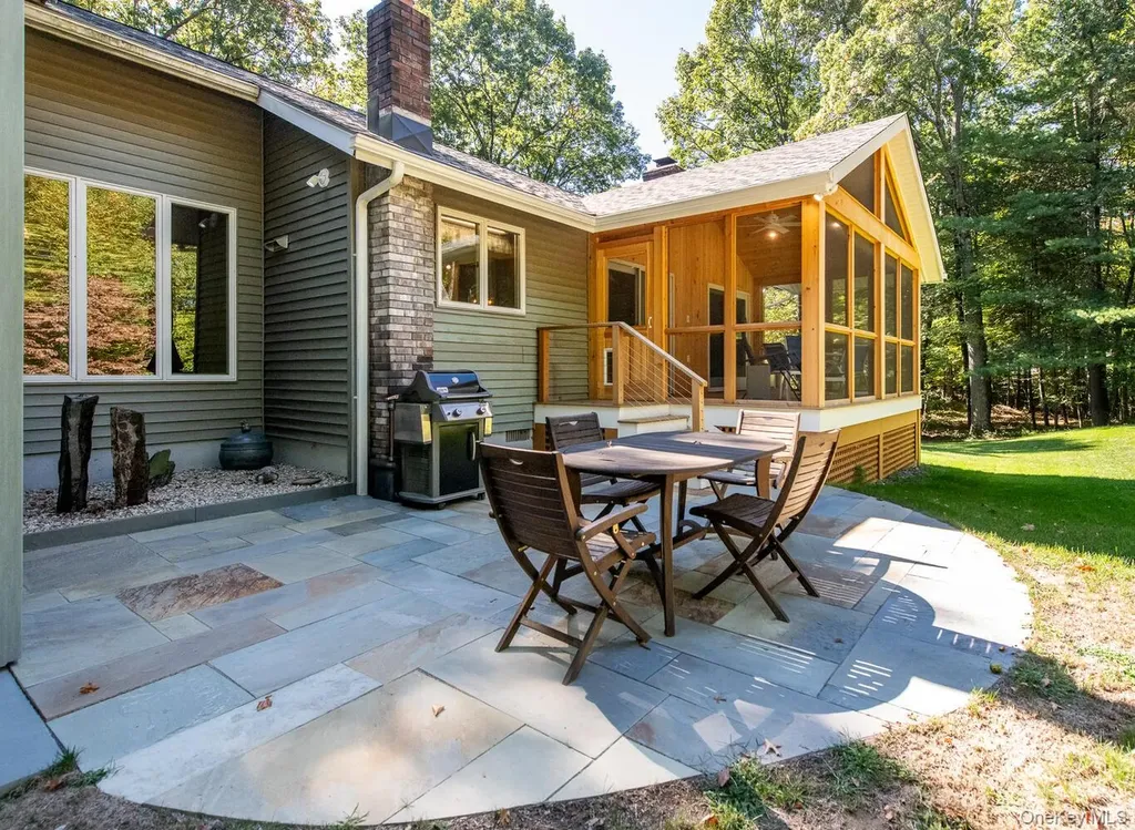 10 Glen View Drive Red Hook NY 12571