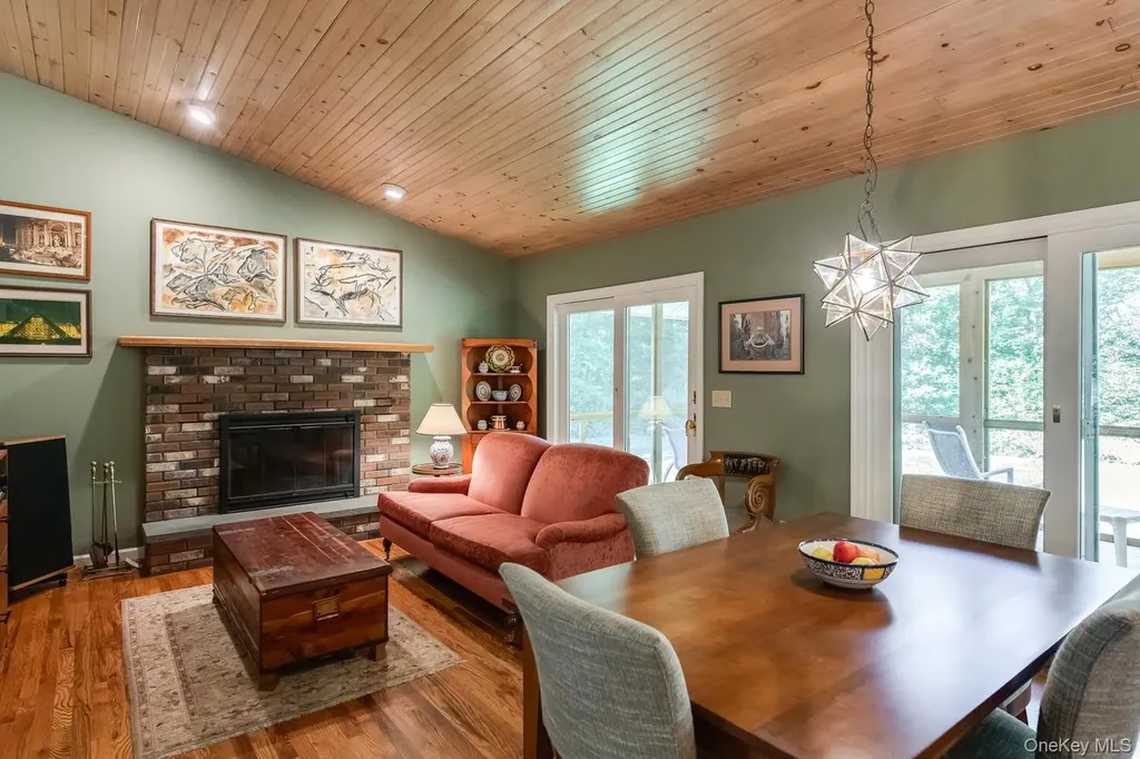 10 Glen View Drive Red Hook NY 12571