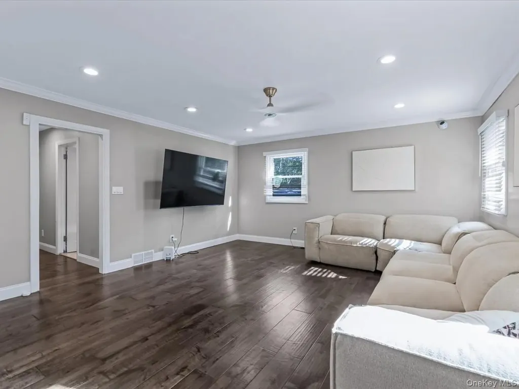 28 S Pinelake Drive Patchogue NY 11772