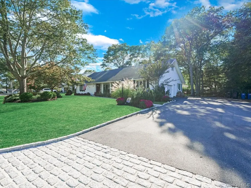 28 S Pinelake Drive Patchogue NY 11772