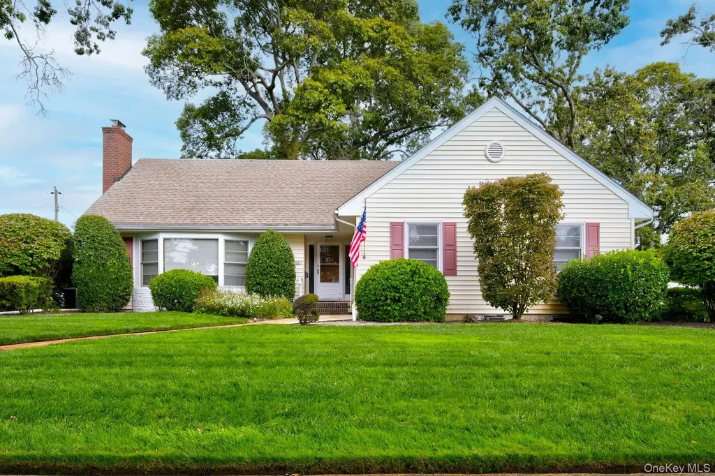 35 Red Oak Place Massapequa NY 11758