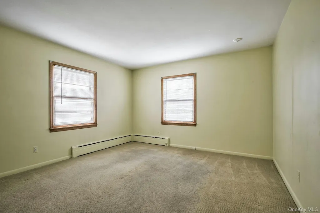 35 Red Oak Place Massapequa NY 11758