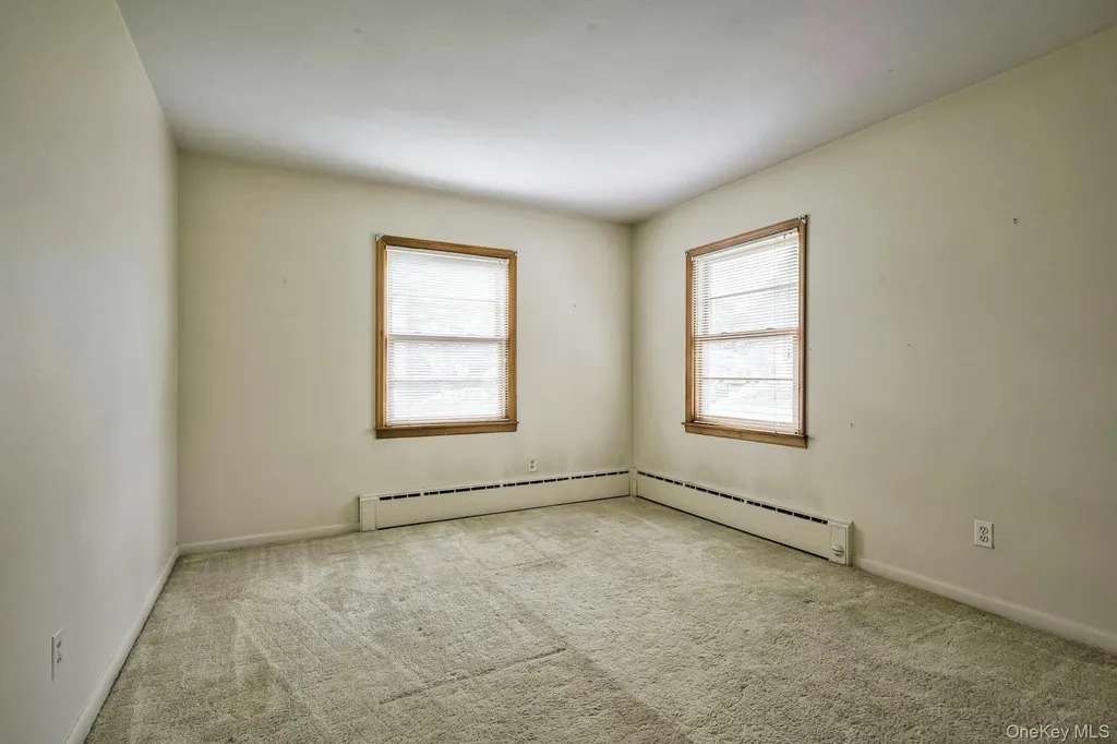 35 Red Oak Place Massapequa NY 11758
