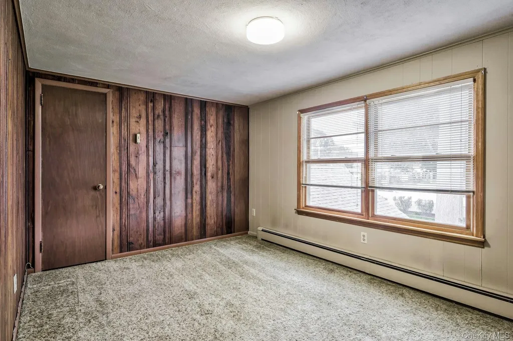 35 Red Oak Place Massapequa NY 11758